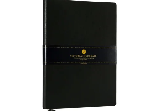 Muistikirja 14,8 x 21 cm/96 lehteä viivallinen pehmeät mustat kannet, Victorias Journals Flexy