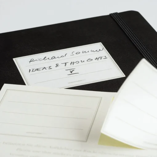 Muistikirja A4+ Leuchtturm1917 Slim Hard Port Red plain, kovakantinen blanco