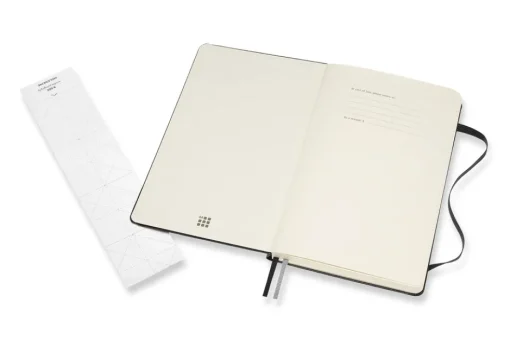 Muistikirja Moleskine Art Bullet Notebook Large Black 13x21cm, pistesivut musta